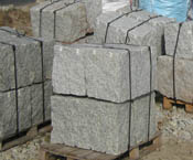 Buce z granitu - bloki granitowe